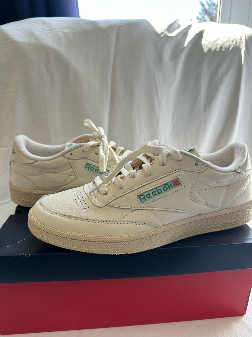 Reebok White/Cream Club C 85